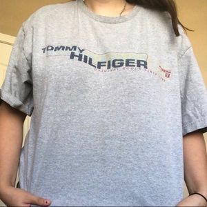 VINTAGE TOMMY HILFIGER T SHIRT